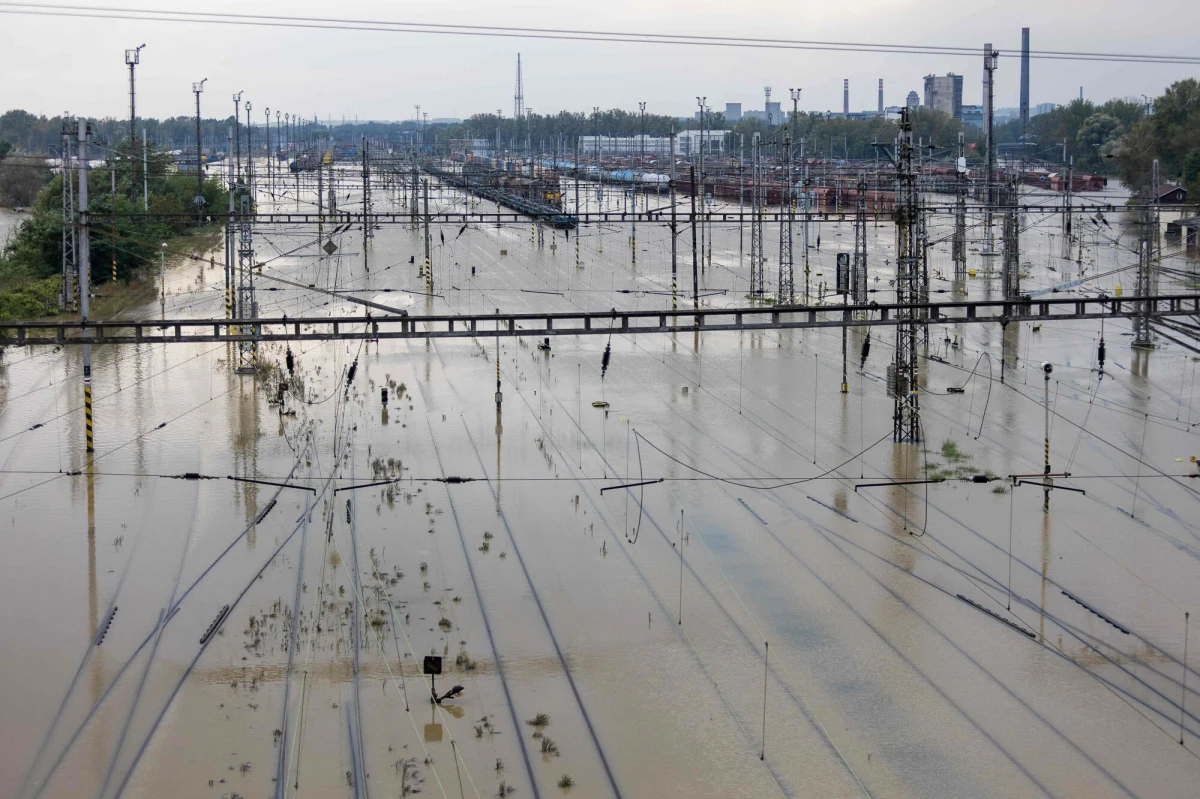 Niemal wszystkie ścieki z trzeciego największego miasta Czech kolejny dzień płyną Odrą do Polski. Oczyszczalnia w Ostrawie po powodzi nie działa i to może potrwać wiele miesięcy.