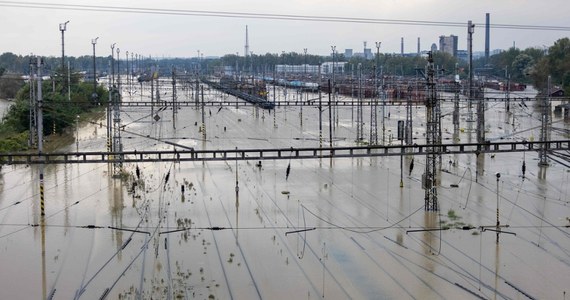 Niemal wszystkie ścieki z trzeciego największego miasta Czech kolejny dzień płyną Odrą do Polski. Oczyszczalnia w Ostrawie po powodzi nie działa i to może potrwać wiele miesięcy.