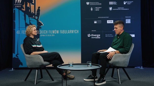 49. Festiwal Polskich Filmów Fabularnych w Gdyni okiem krytyków i dziennikarzy filmowych w programie „PrzeVODnik”. Jakub Jusiński i Bartosz Wróblewski wspólnie ze swoimi gośćmi omawiają polskie filmy 2024 roku. Jedną z zaproszonych osób jest Julia Taczanowska, która wyraziła swoją opinię na temat filmu "Dziewczyna z igłą" Magnusa von Horna, który określiła jako "najlepszy".