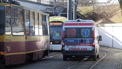 Ciężarówka zderzyła się z tramwajem w Łodzi. Ranne dziecko