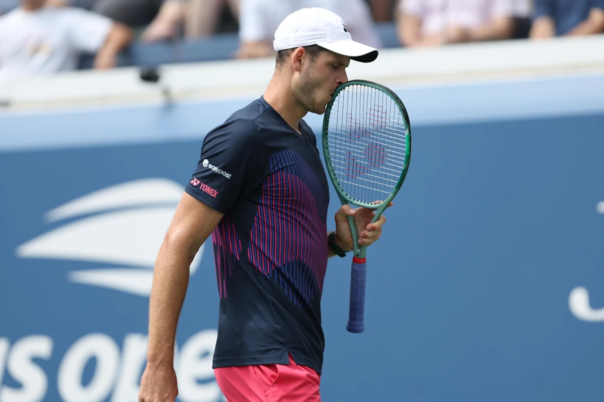 Hubert Hurkacz odpadł w drugiej rundzie tenisowego turnieju ATP 500 na twardych kortach w Tokio. Przegrał z Brytyjczykiem Jackiem Draperem 4:6, 4:6. 