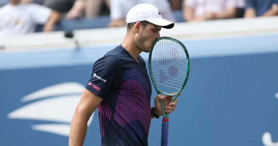 Hubert Hurkacz odpadł w drugiej rundzie tenisowego turnieju ATP 500 na twardych kortach w Tokio. Przegrał z Brytyjczykiem Jackiem Draperem 4:6, 4:6. 