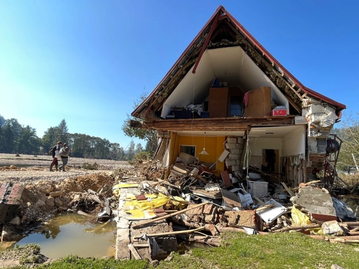 "Fala kulminacyjna przejdzie przez Kostrzyn nad Odrą i skieruje się w stronę województwa zachodniopomorskiego" - powiedział w piątek rano rzecznik lubuskiej straży pożarnej. Według mł. bryg. Arkadiusz Kaniaka sytuacja w mieście jest stabilna. W piątek fala kulminacyjna zacznie wpływać do województwa zachodniopomorskiego.