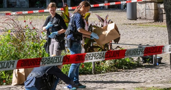 Niemiecka policja poszukuje 30-letniego Polaka podejrzanego o pobicie ze skutkiem śmiertelnym 57-latka. Zaatakował on swoją ofiarę kopnięciem kung-fu. 30-latek może chcieć uciec do Polski.