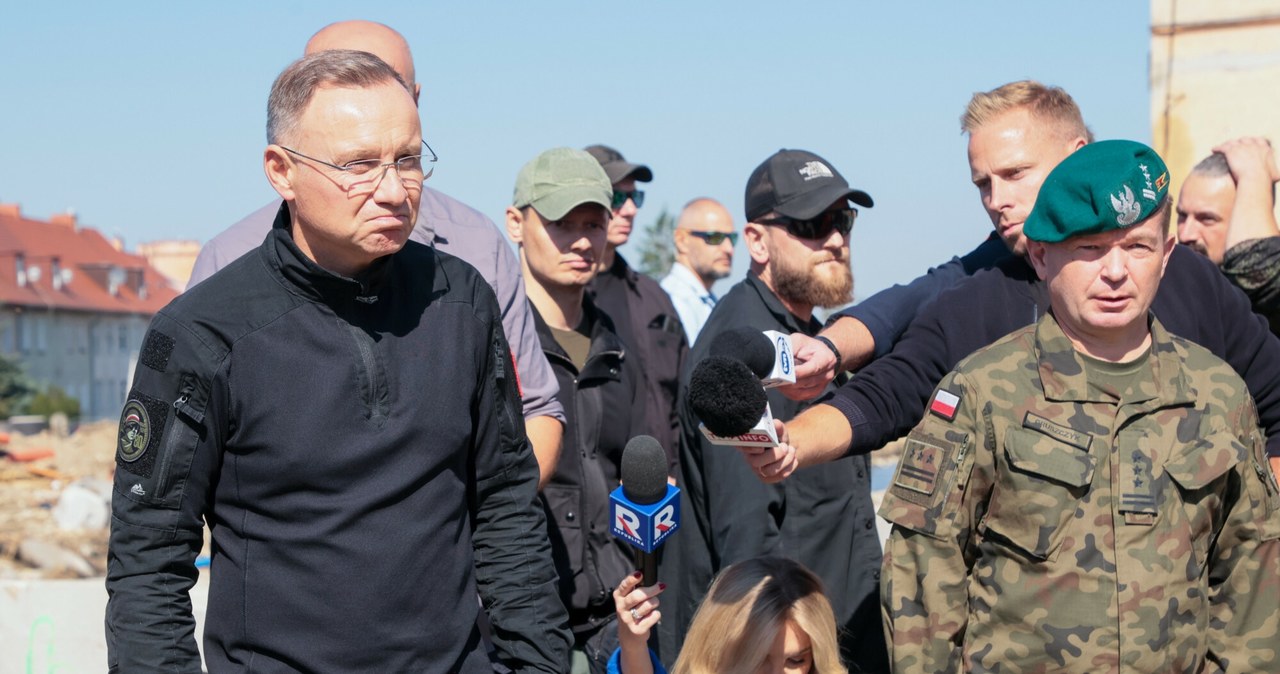 Państwo, robi, jego, mocy, żeby, pomóc, oceniał, działania, rządzących, powodzi, prezydent, Andrzej, Duda, Graffitii, Polsat, Ne Andrzej Duda zdradził czy wpłacił na konto PiS. Proszę sprawdzić