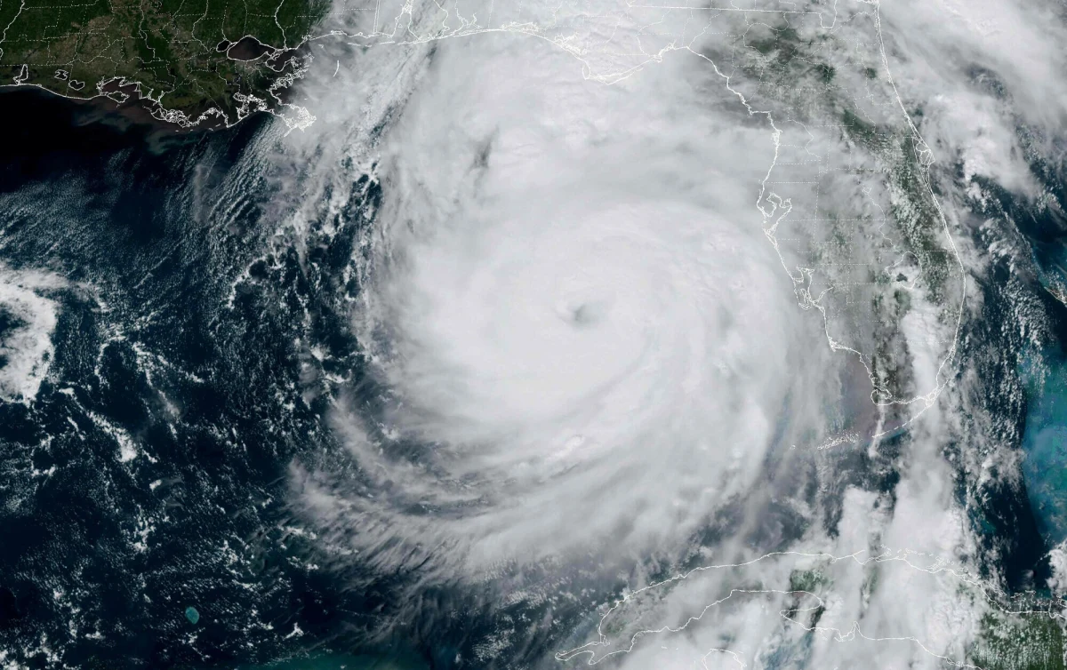 Helene, huragan 4. kategorii w skali Saffira-Simpsona, w piątek rano czasu polskiego uderzył we Florydę. Władze poinformowały, że są już trzy ofiary śmiertelne żywiołu.