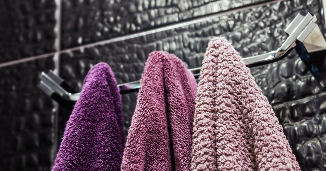 Wlej do pralki. Niezastąpiony sposób na nieprzyjemny zapach ręczników