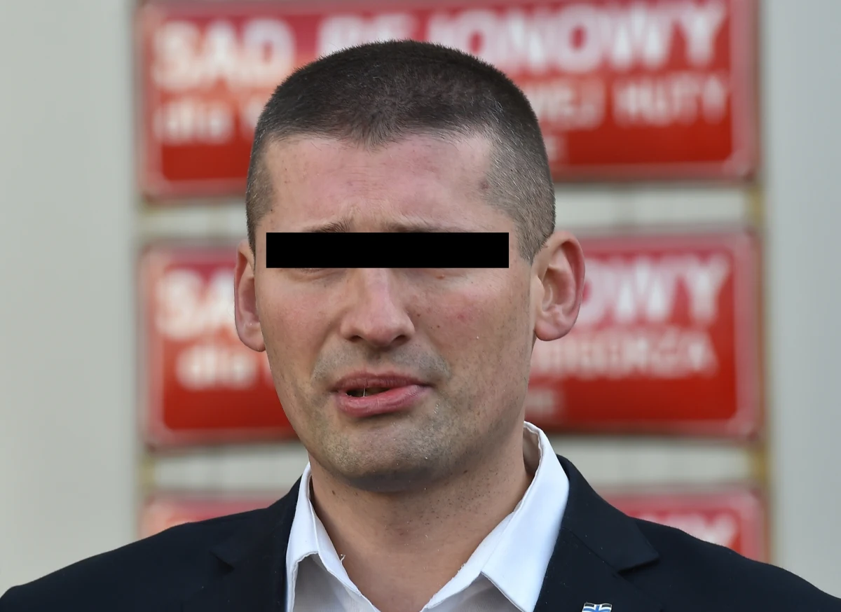 22 października odbędzie się posiedzenie sądu w sprawie Marka M., ps. "Czujny" - dowiedziała się dziennikarka RMF FM Magdalena Olejnik. Patostreamer w sierpniu został sprowadzony do Polski na podstawie Europejskiego Nakazu Aresztowania. Ścigano go za psychiczne i fizyczne znęcanie się nad partnerką w ciąży. Wcześniej - w marcu - został zatrzymany w Czechach. Wtedy osobiście wstawił się za nim i poręczył poselskim immunitetem Grzegorz Braun. "Trwa oczekiwanie na kompleksową opinię psychiatryczną" - poinformowała RMF FM Prokuratura Okręgowa w Krakowie.