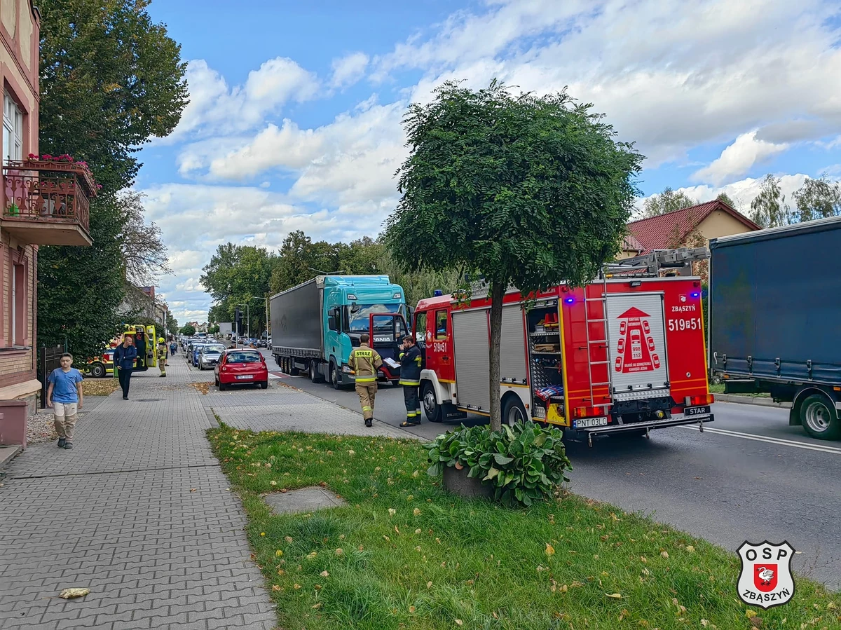 Wypadek w wielkopolskim Zbąszyniu. Ciężarówka potrąciła matkę z dzieckiem. Zgłoszenie o wypadku otrzymaliśmy na Gorącą Linię RMF FM. 