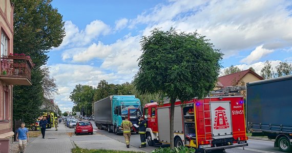 Wypadek w wielkopolskim Zbąszyniu. Ciężarówka potrąciła matkę z dzieckiem. Zgłoszenie o wypadku otrzymaliśmy na Gorącą Linię RMF FM. 