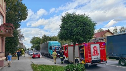 Matka z dzieckiem potrącona na przejściu. Ciężarówka wjechała na czerwonym świetle