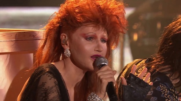 Reni Jusis jako  Cindy Lauper wygrała 4 odc. najlepszego muzycznego show „Twoja Twarz Brzmi Znajomo”.
