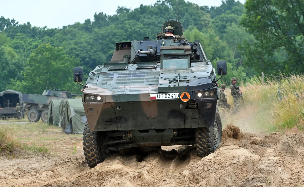 ​Przeprowadzane w piątek ataki na cele w Libanie nie stanowiły bezpośredniego zagrożenia dla żołnierzy polskiego kontyngentu; żołnierze stacjonują w bazach i posterunkach przygotowanych do zapewnienia ich bezpieczeństwa - przekazało Dowództwo Operacyjne RSZ po piątkowym ataku Izraela na Hezbollah.