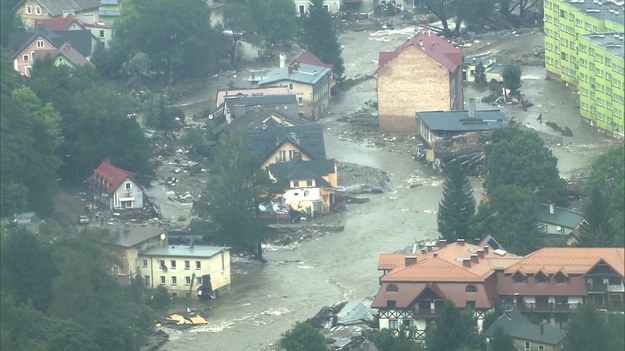 Niż genueński ta nazwa odmieniana była w ostatnim czasie przez wszystkie przypadki, bo w znacznej mierze to zjawisko w znacznej mierze odpowiada za ulewne deszcze i powodzie, które nawiedziły Europę Środkowo-Wschodnią. Niż genueński może pojawić się o każdej porze roku, co się zatem stało że teraz doprowadził do katastrofy - sprawdzała Adrianna Borowicz.