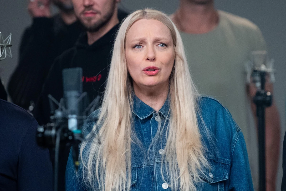 Największe gwiazdy polskiej sceny muzycznej znów zaśpiewały razem. Tak chcą pomóc ofiarom powodzi. Teledysk nowej wersji utworu "Moja i twoja nadzieja" osiągnął w sobotę 14 tys. wyświetleń na YouTubie. 