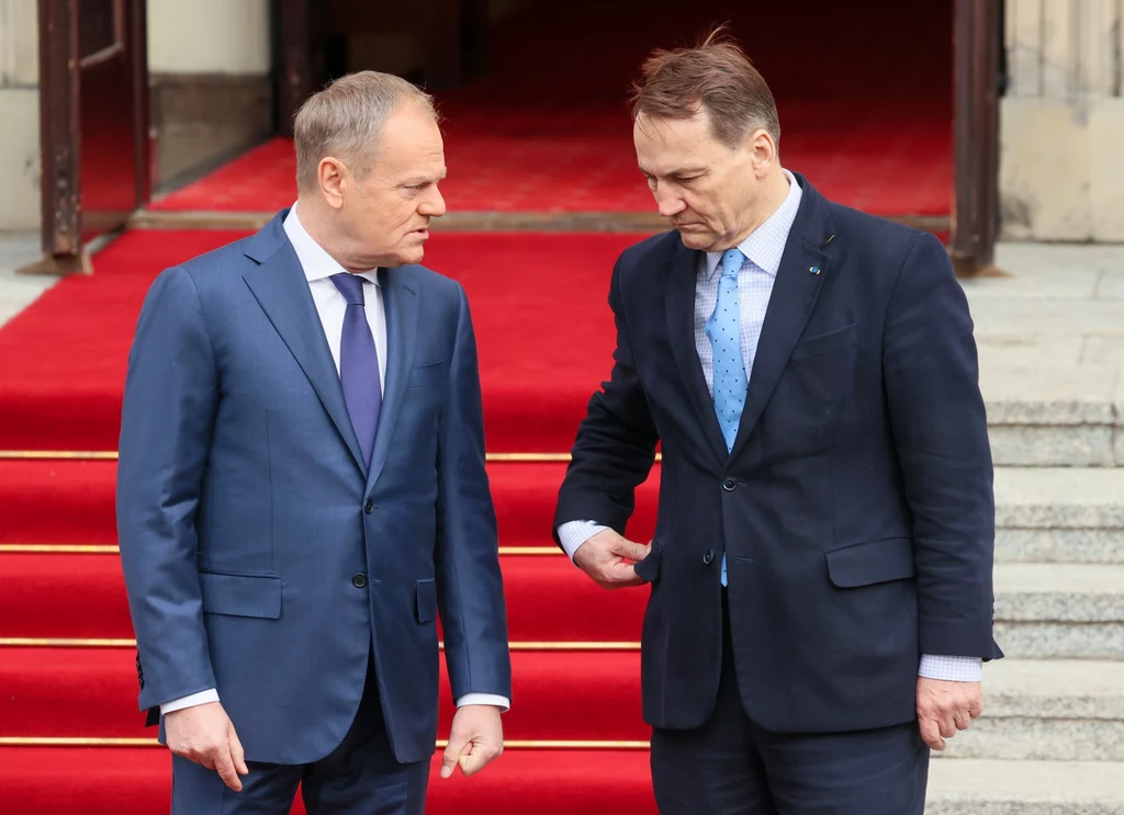 Donald Tusk i Radosław Sikorski podczas polsko-ukraińskich konsultacji międzyrządowych w Warszawie w marcu 2024