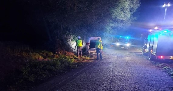 Policjanci z powiatu brzezińskiego w województwie łódzkim szukają mężczyzny, który po wypadku drogowym zastrzelił drugiego kierowcę. Do tragedii doszło w miejscowości Lubowidza. "Jak ustaliliśmy, osoby biorące w zdarzeniu znały się" - poinformowała RMF FM łódzka policja.