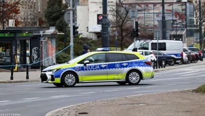 ​Brutalny atak na 90-letnią kobietę na przystanku w Warszawie