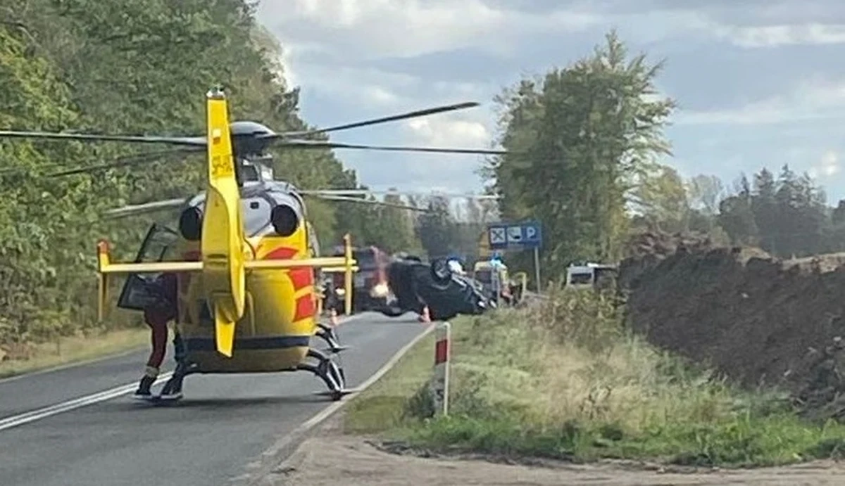 Dwie osoby zginęły w wypadku na drodze krajowej nr 11 pomiędzy Wierzchowem a Szczecinkiem. Zderzyły się tam cztery auta. 