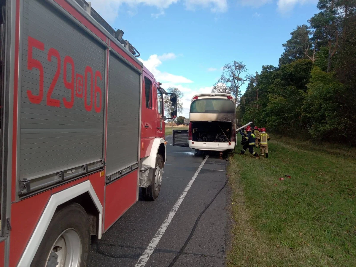 W miejscowości Czarna Woda na Pomorzu zapalił się autokar, który jechał drogą krajową nr 22. Nikt nie został poszkodowany. 