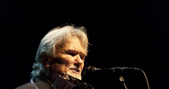 Kris Kristofferson, jeden z najbardziej znanych amerykańskich kompozytorów i piosenkarzy, a także popularny aktor filmowy, zmarł w sobotę w wieku 88 lat w swym domu, na hawajskiej wyspie Maui - poinformowała w niedzielę rzeczniczka rodziny Ebie McFarland.