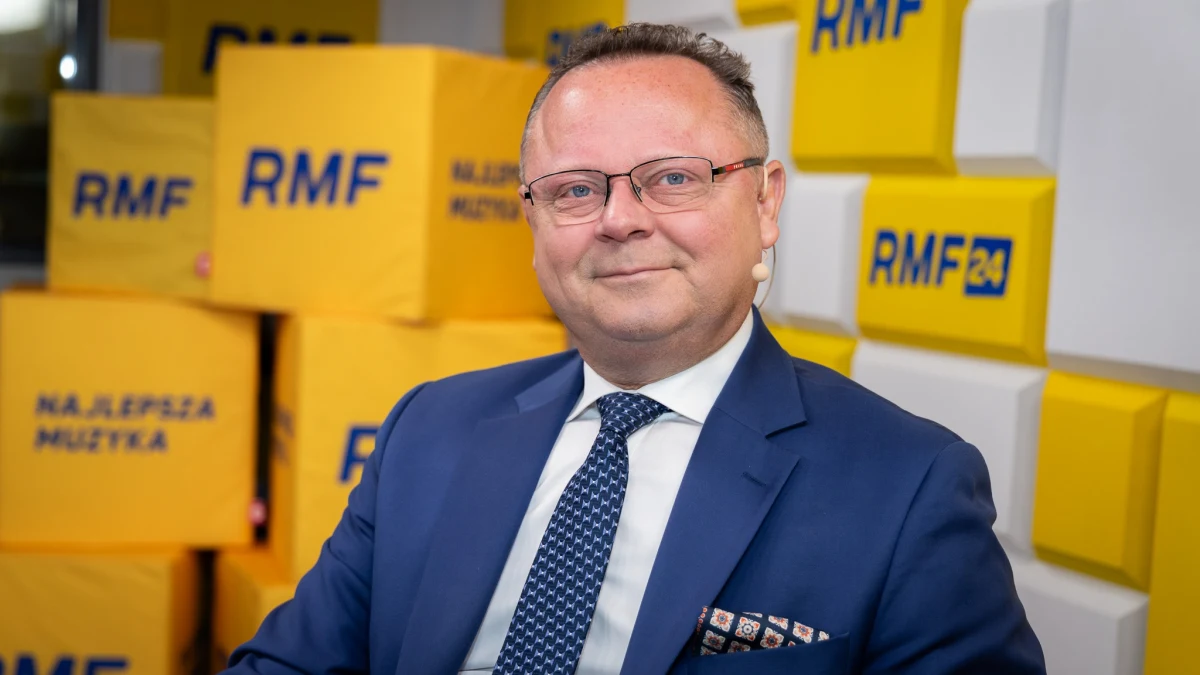 "To byłoby zabawne, gdyby nie było straszne. Wszyscy ci, którzy uzyskali wyroki prawomocne (...), mogą się dzisiaj obawiać przez to, w jaki sposób minister Ziobro zdeformował system wymiaru sprawiedliwości" - mówił w Porannej rozmowie w RMF FM wiceminister spraw zagranicznych Andrzej Szejna. "Mamy na czele dwóch ważnych instytucji przyjaciółki Prawa i Sprawiedliwości, ale trudno, nie będę wnikał w ich poglądy polityczne" - dodał wiceszef MSZ, odnosząc się do sytuacji w Trybunale Konstytucyjnym i Sądzie Najwyższym. 