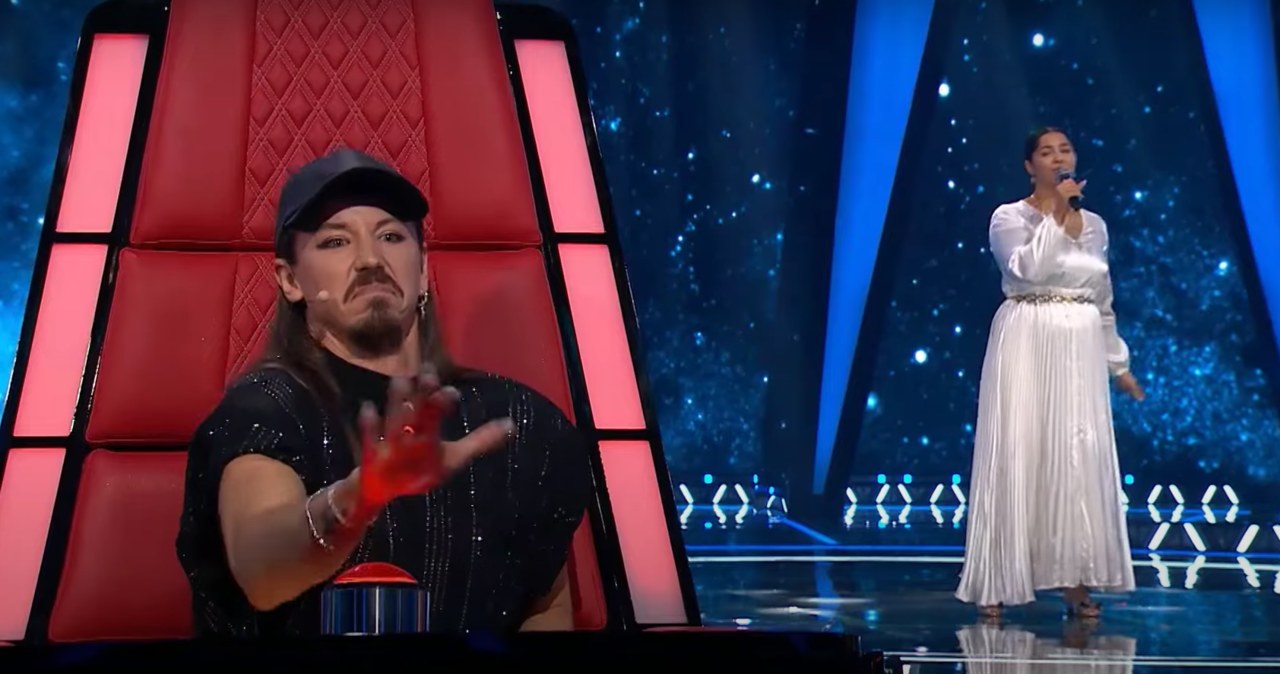 Sobotnie odcinki "The Voice of Poland" nieustannie dostarczają oglądającym wielu emocji. Ostatnio telewidzowie mogli zaobserwować pewną wpadkę. Na antenie TVP doszło do usterki – jeden z trenerów nie był w stanie obrócić swojego fotela. Jak zakończyło się to przesłuchanie i czy uczestniczka przeszła do kolejnego etapu? 