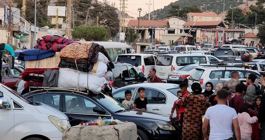 Tysiące osób uciekają z Libanu do Syrii