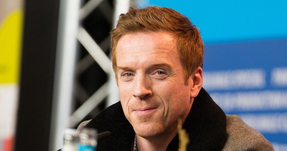 Damian Lewis - znany brytyjski aktor kojarzony z takich seriali jak „Homeland” czy „Kompania Braci” - wcielił się w zupełnie nową rolę - pasterza! Przegnał przez most London Bridge stado owiec.