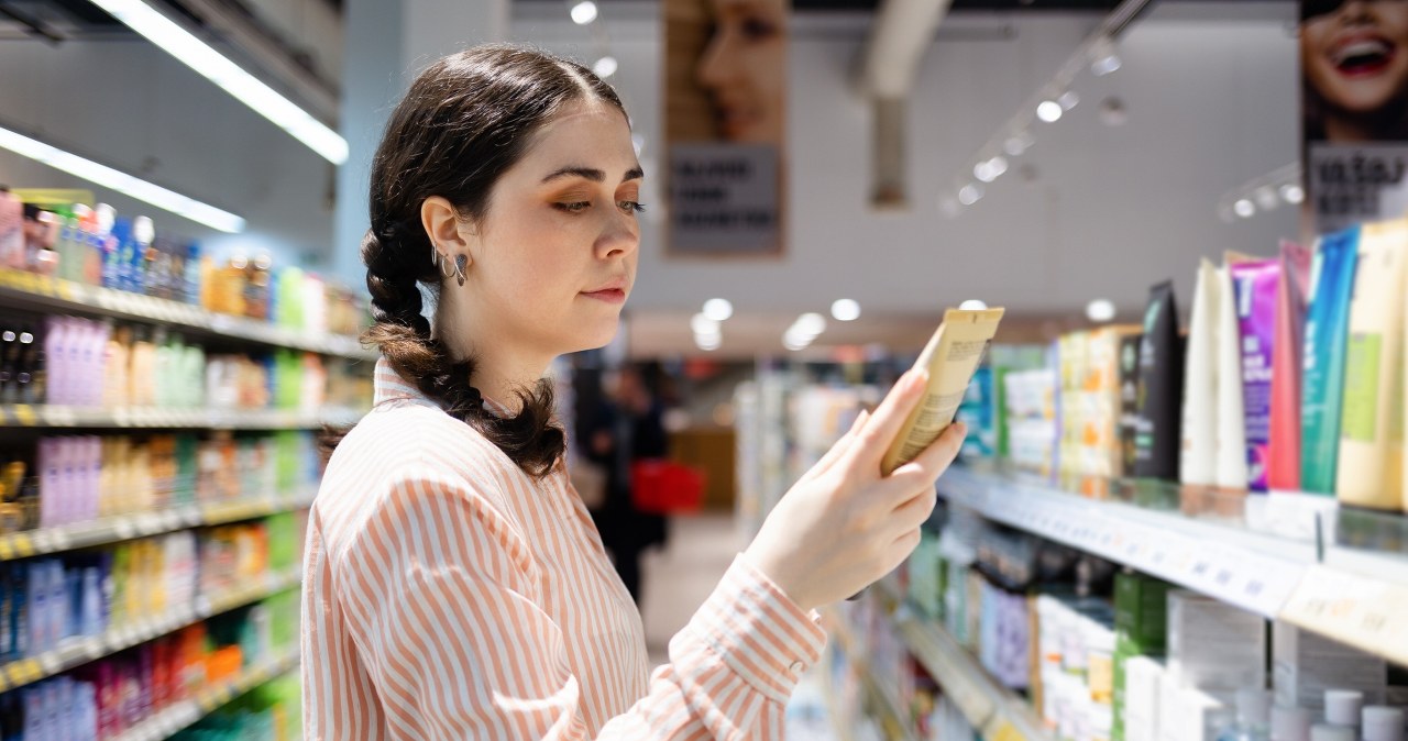 Kupujesz szampon? Unikaj tych składników, bo możesz zniszczyć sobie włosy