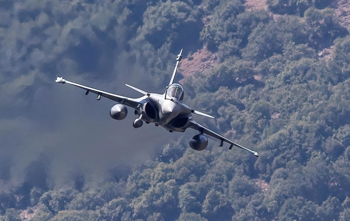 Lotnicze manewry NATO Ramstein Flag 24 wystartowały w poniedziałek w bazie lotniczej Andrawida na Peloponezie w Grecji - poinformowało dowództwo powietrzne NATO. Ćwiczenia potrwają do 11 października. Biorą w nich udział maszyny z 12 krajów, w tym z Polski.
