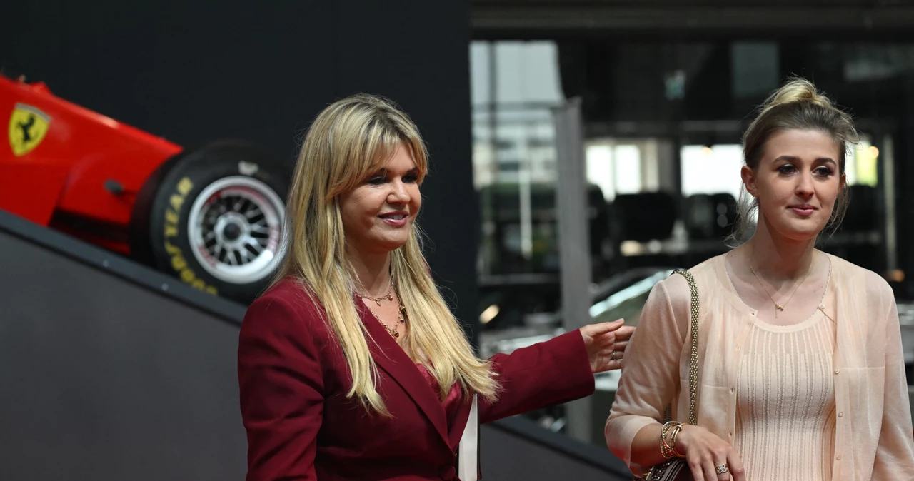 Corinna Schumacher (żona Michaela, z lewej) i córka Gina (z prawej)