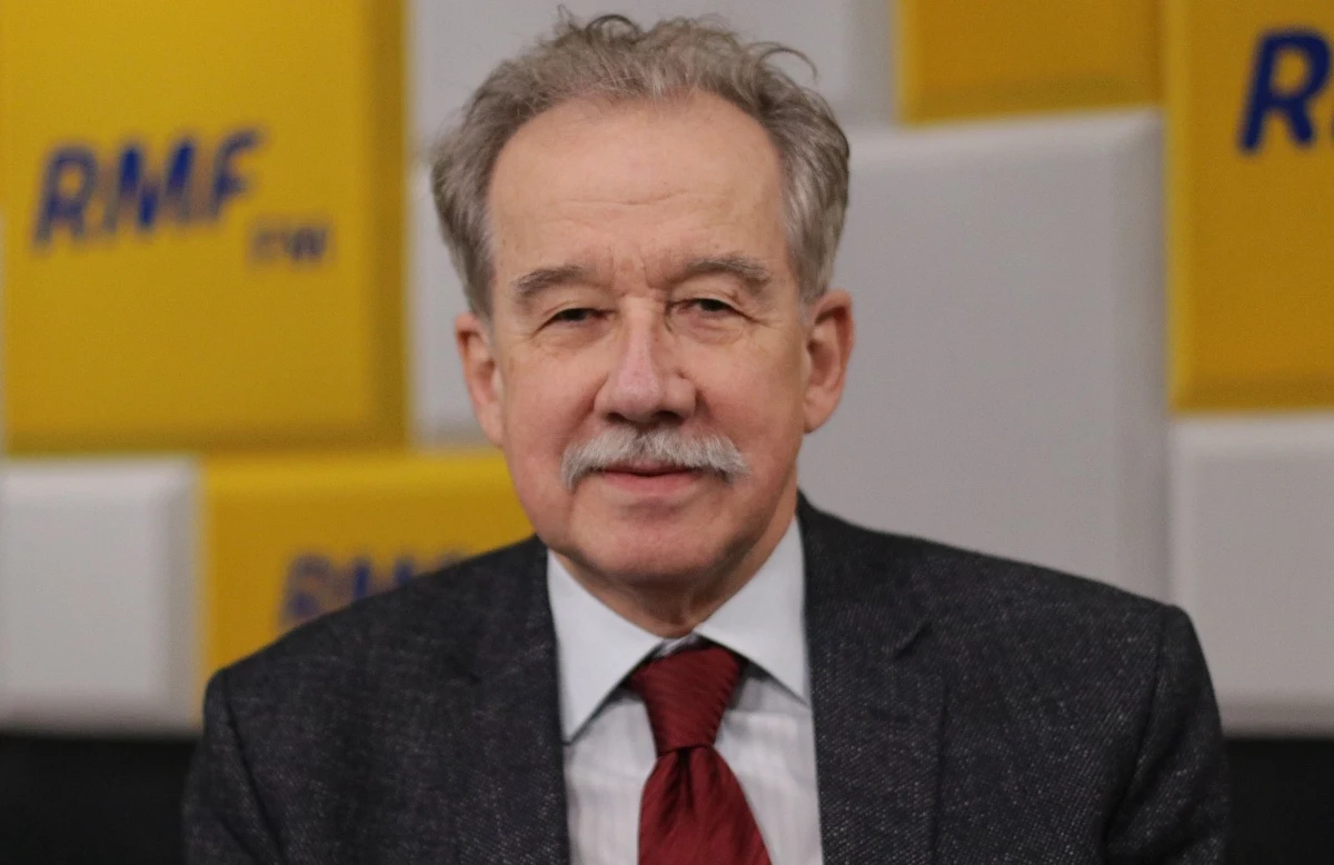 "To kuriozalne oświadczenie prezydenta" - tak w Popołudniowej rozmowie w RMF FM Wojciech Hermeliński, sędzia Trybunału Konstytucyjnego w stanie spoczynku i były przewodniczący Państwowej Komisji Wyborczej ocenia zapowiedź Andrzeja Dudy dotyczącą spotkania z Dariuszem Barskim, którego określono mianem "prokuratora krajowego". Dodał, że "prezydent Duda nie jest Ludwikiem XIV, Królem Słońce". Gość Grzegorza Sroczyńskiego stanowczo stwierdził: "To oczywiste, że to Dariusz Korneluk jest prokuratorem krajowym. Został powołany prawidłowo na to stanowisko".