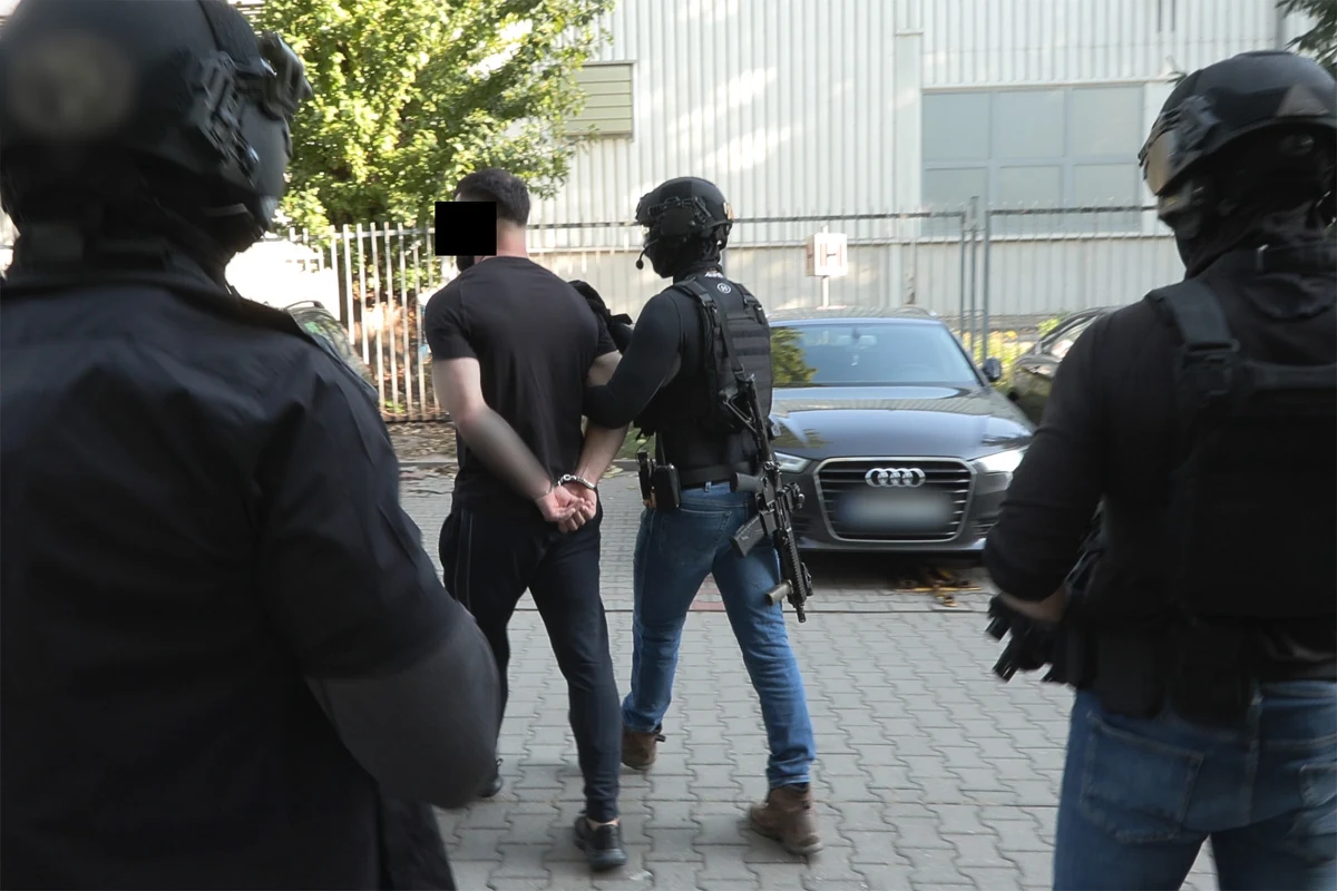 Poszukiwany listem gończym Mariusz K. zatrzymany przez tzw. łowców cieni. Mężczyzna był skazany za rozbój, w trakcie którego dotkliwie pobito i spryskano gazem jubilera. 