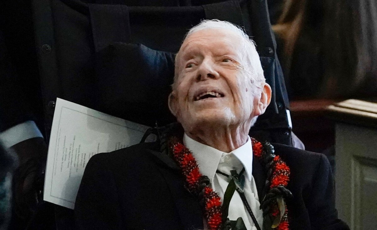 Jimmy Carter kończy we wtorek 100 lat. Oceniany powszechnie jako dobry człowiek, lecz przeciętny przywódca, jest najdłużej żyjącym prezydentem w historii USA. Jego jednokadencyjne rządy są pamiętane bardziej ze względu na kryzysy i porażki, choć miał duże zasługi w dyplomacji i przyczynił się do upadku komunizmu w Polsce.