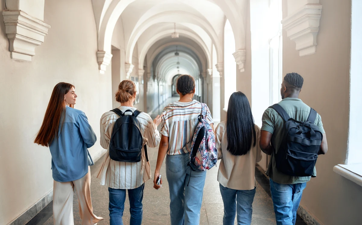 Koniec laby, czas na naukę. Dzisiaj początek roku akademickiego. Studenci rozpoczną studia na 135 uczelniach publicznych i 210 niepublicznych. 53 uczelnie niepubliczne znajdują się w stanie likwidacji – przekazało Ministerstwo Nauki i Szkolnictwa Wyższego.