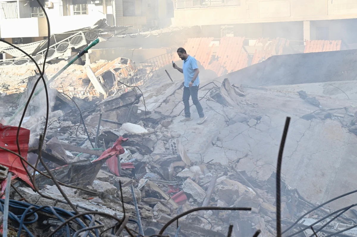 Liczba osób, które zbiegły z Libanu do Syrii w z powodu izraelskich ataków, wzrosła do 100 tys. - poinformował Wysoki Komisarz Narodów Zjednoczonych ds. Uchodźców (UNHCR) Filippo Grandi. "Exodus trwa" - napisał. Tymczasem w wydanym w nocy komunikacie sił zbrojnych poinformowano, że izraelska armia rozpoczęła wieczorem "ograniczone i ukierunkowane" działania lądowe przeciwko celom terrorystycznego Hezbollahu na południu Libanu.