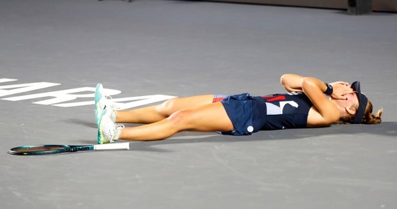 Magdalena Fręch przegrała z Chinką Shuai Zhang 4:6, 2:6 w 1/8 finału turnieju WTA 1000 na twardych kortach w Pekinie. Mimo porażki tenisistka z Łodzi ma szanse wskoczyć do czołowej "30" światowego rankingu.