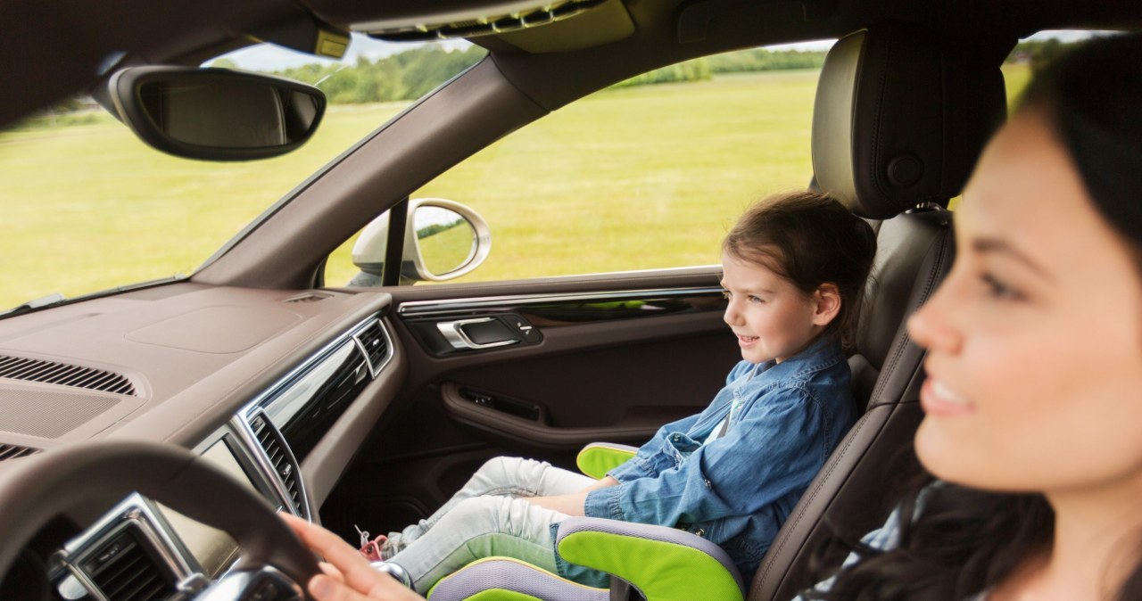 Dziecko może jechać z przodu pod jednym warunkiem. Są jednak wyjątki