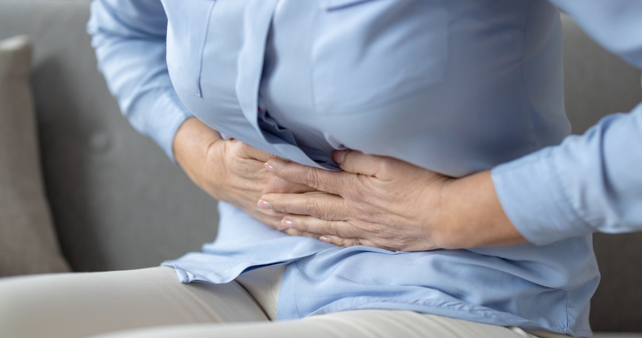 Kichanie i bóle brzucha mogą wynikać z diety. Takie objawy daje nietolerancja histaminy