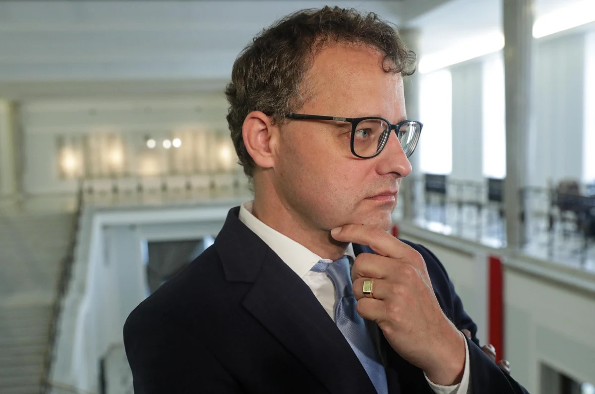 Komisja regulaminowa Zgromadzenia Parlamentarnego Rady Europy przyjęła uchwałę, w której proponuje Zgromadzeniu uchylenie immunitetu byłego polskiego wiceministra sprawiedliwości Marcina Romanowskiego.