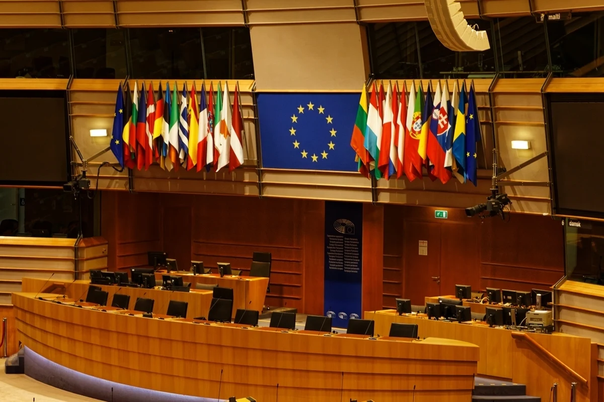 ​Wszystko wskazuje na to, że przesłuchania kandydatów na komisarzy w Parlamencie Europejskim, w tym polskiego kandydata Piotra Serafina, odbędą się na początku listopada - usłyszała brukselska korespondentka RMF FM Katarzyna Szymańska-Borginon. To wbrew woli szefowej Komisji Europejskiej Ursuli von der Leyen, która chciała, by do przesłuchań doszło jeszcze w październiku.