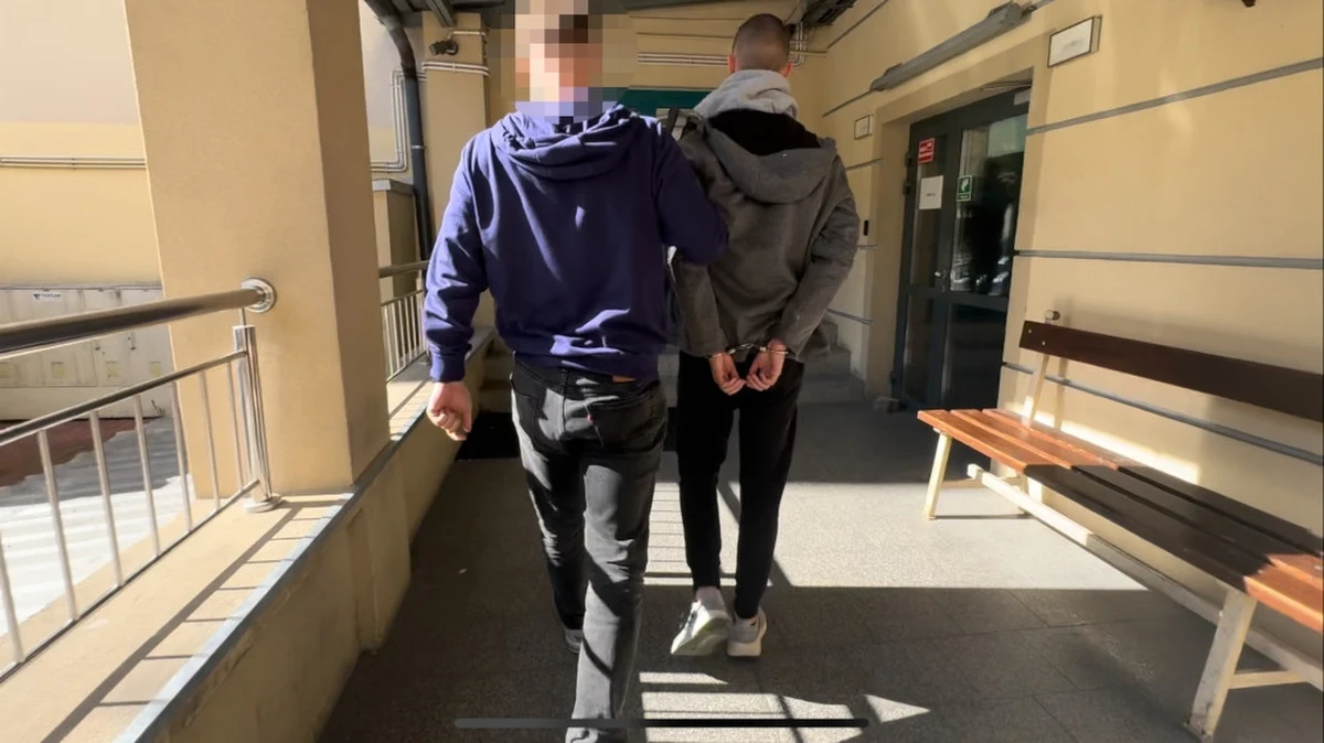 Była w konflikcie z dziewczyną ofiary - to, jak nieoficjalnie dowiedział się reporter RMF FM Krzysztof Zasada, najbardziej prawdopodobny motyw działania 15-latki, która w piątek na Bulwarach Wiślanych w Warszawie śmiertelnie ugodziła 17-latka nożem w klatkę piersiową. 