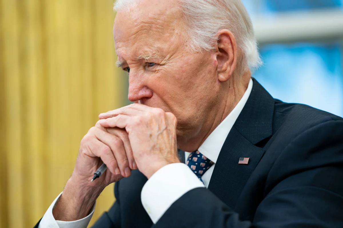 Przed końcem kadencji Joe Biden może poprzeć ukraińską kandydaturę do NATO - twierdzi brytyjski "Financial Times", powołując się na źródła w amerykańskiej dyplomacji. Administracja Stanów Zjednoczonych rozważa opcję zbliżoną koncepcyjnie do tej, którą zastosowano wobec Niemiec Zachodnich w roku 1955. Co taka deklaracja prezydenta USA oznaczałaby w praktyce? Miły gest symboliczny, bo jest jasne, że to europejska część Sojuszu musiałaby zgodzić się na wzięcie odpowiedzialności za Ukrainę.