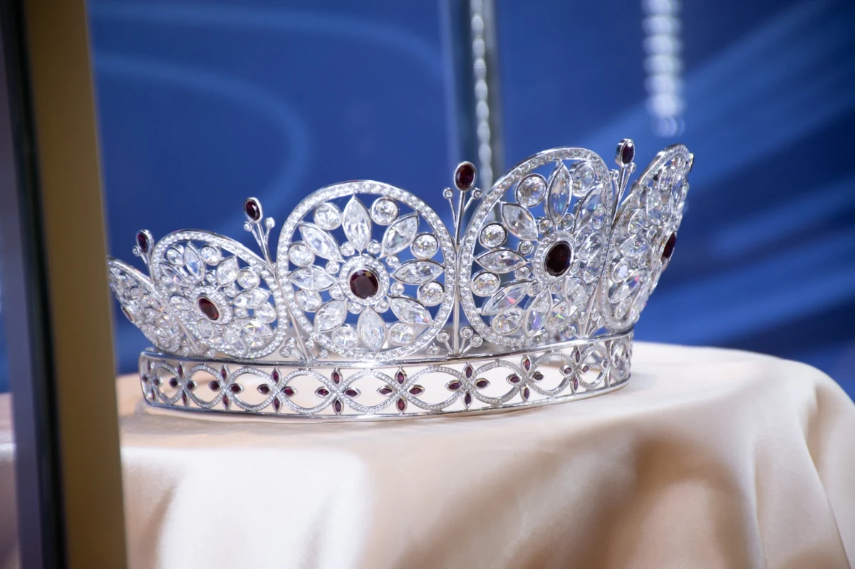 Urodzona w 1943 roku Choi Soon Hwa wzięła udział w południowokoreańskich eliminacjach do Miss Universe. Mimo że nie zakwalifikowała się do finału, który odbędzie się w listopadzie w Meksyku, to zdobyła trofeum za najlepszy ubiór oraz uznanie publiczności.