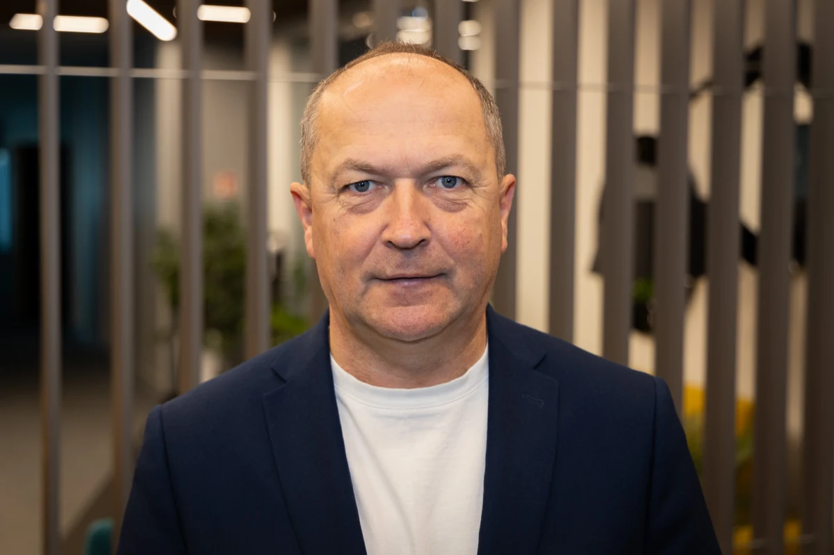 "To miało kusić, to miało mylić" – powiedział w Porannej rozmowie w RMF FM wiceminister edukacji Henryk Kiepura o tzw. alko-tubkach. Kontrowersyjny produkt, przypominający soczki dla dzieci, a zawierający alkohol, nie zostanie wprowadzony do sprzedaży. "Myślę, że dzieci by tego nie kupowały, bo sprzedawcy by nie sprzedawali (…) natomiast często jest tak, że dorosły, nawet nastolatek, może coś takiego kupić dziecku" - tłumaczył polityk PSL-u. Gość Roberta Mazurka mówił w RMF FM m.in. także o lekcjach religii czy swojej styczności z Collegium Humanum.