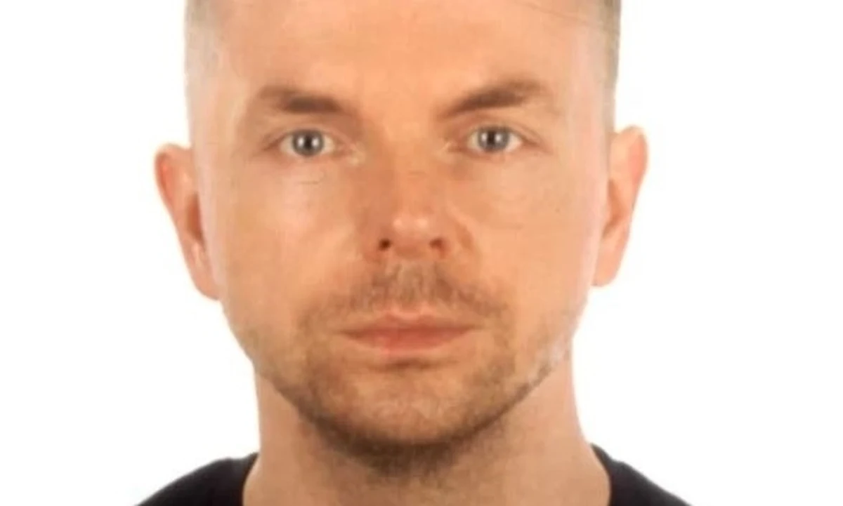 Sąd Okręgowy w Warszawie odroczył do przyszłego wtorku posiedzenie w sprawie wydania listu żelaznego dla podejrzanego w śledztwie w sprawie nieprawidłowości w RARS Pawła Szopy, twórcy marki Red is Bad. Sąd chce potwierdzenia, że przebywa on za granicą. Prokuratura sprzeciwia się wydaniu listu żelaznego.