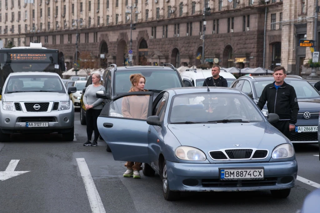 Ukraińcy oddają hołd poległym w Dniu Pamięci Obrońców Ukrainy. 1 października w Kijowie