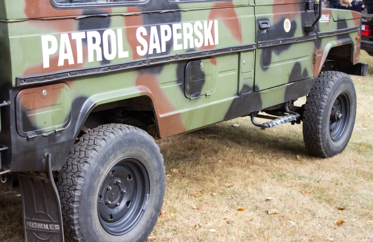 Podczas prac ziemnych na terenie przynależącym do Szkoły Podstawowej nr 2 w Otwocku znaleziono niewybuch z czasów II wojny światowej. Ewakuowano całą placówkę, wezwano saperów.