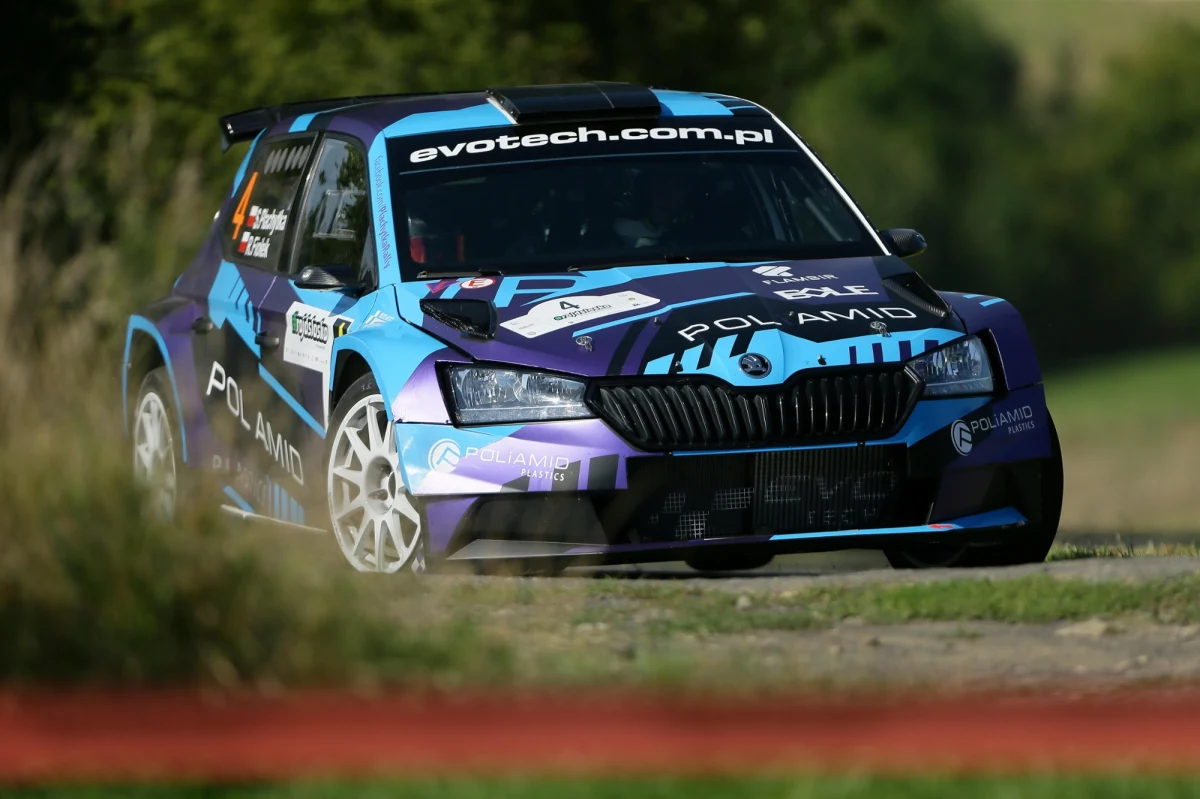 220 zawodników z 13 krajów wystartuje w Rajdzie Śląska (11-13 października), który zakończy sezon mistrzostw Europy i Polski. Wśród zgłoszonych kierowców są pretendenci do tytułu rajdowych mistrzów Europy, w tym również jego obrońca, pochodzący z miejscowości oddalonej od bazy Rajdu Śląska o 17 728 km.